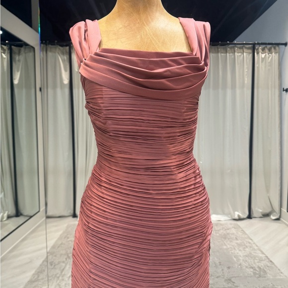 Off-Shoulder Ruched Bandage Pink Dress - Picture 2 of 3